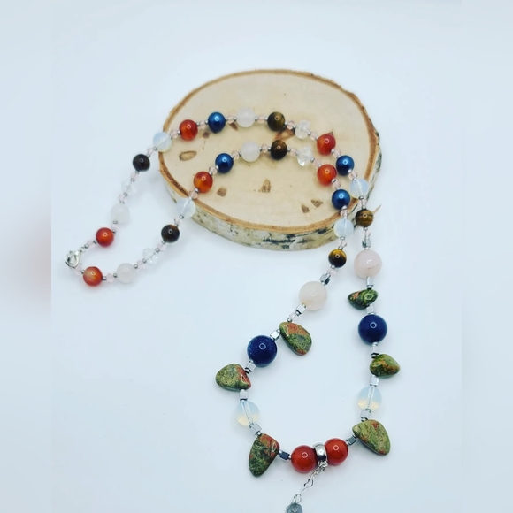 Mixed Natural Crystals, Yin-yang charm necklace - Picture 4 of 4